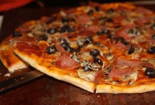 Kolay Pizza Tarifi