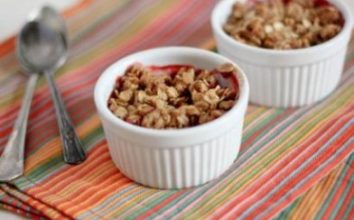 Horasan Usulü Tatlı Çilekli Crumble Tarifi
